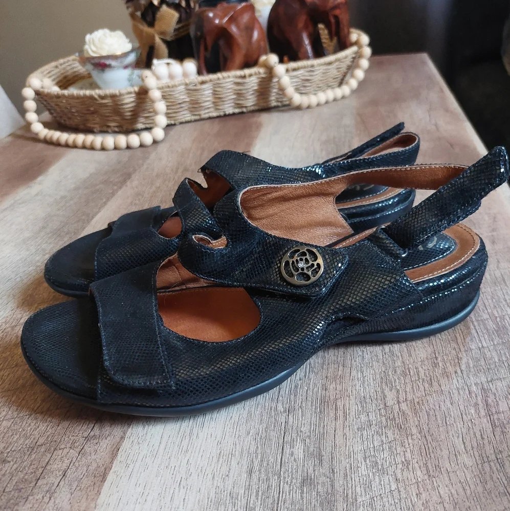 Clarks Artisan Women's Sandals Strappy Tiffani Aldora Black Leather 7.5W